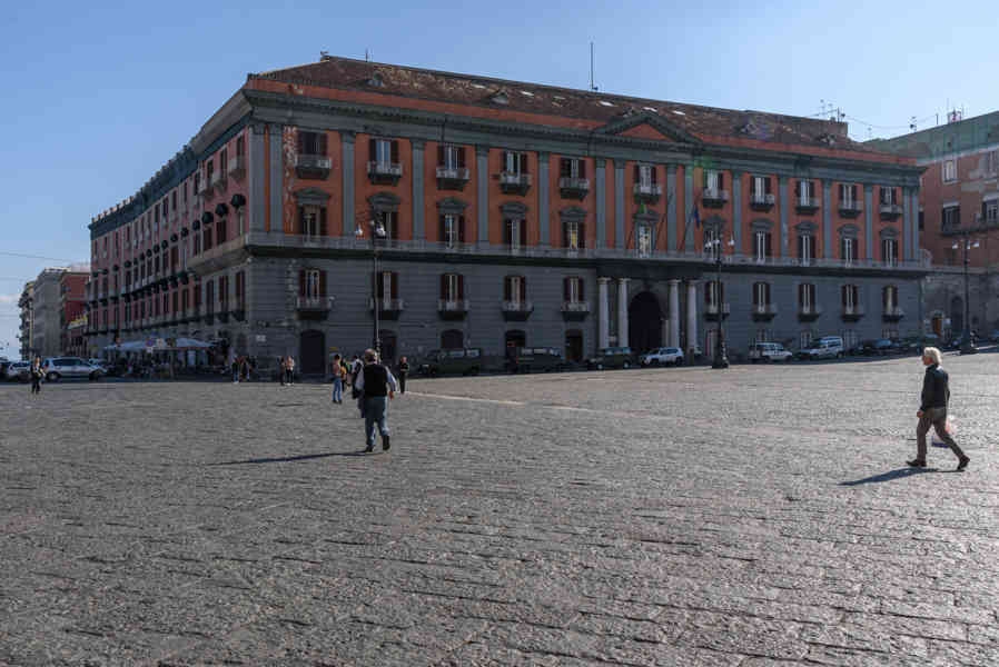 007 - Italia - Nápoles - plaza del Plebiscito - Palacio Salerno.jpg